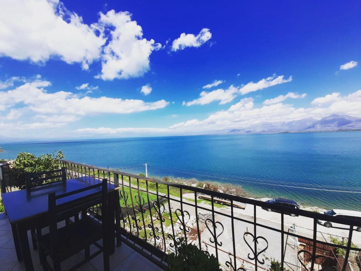 Lakefront House *