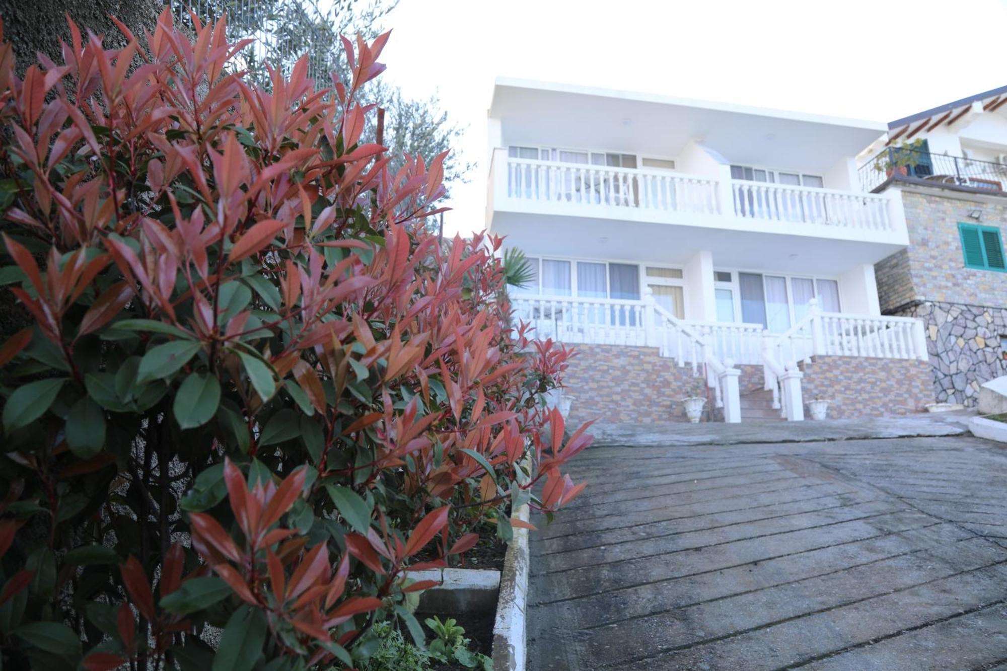 Maison d'hôtes Lakefront House Široka
