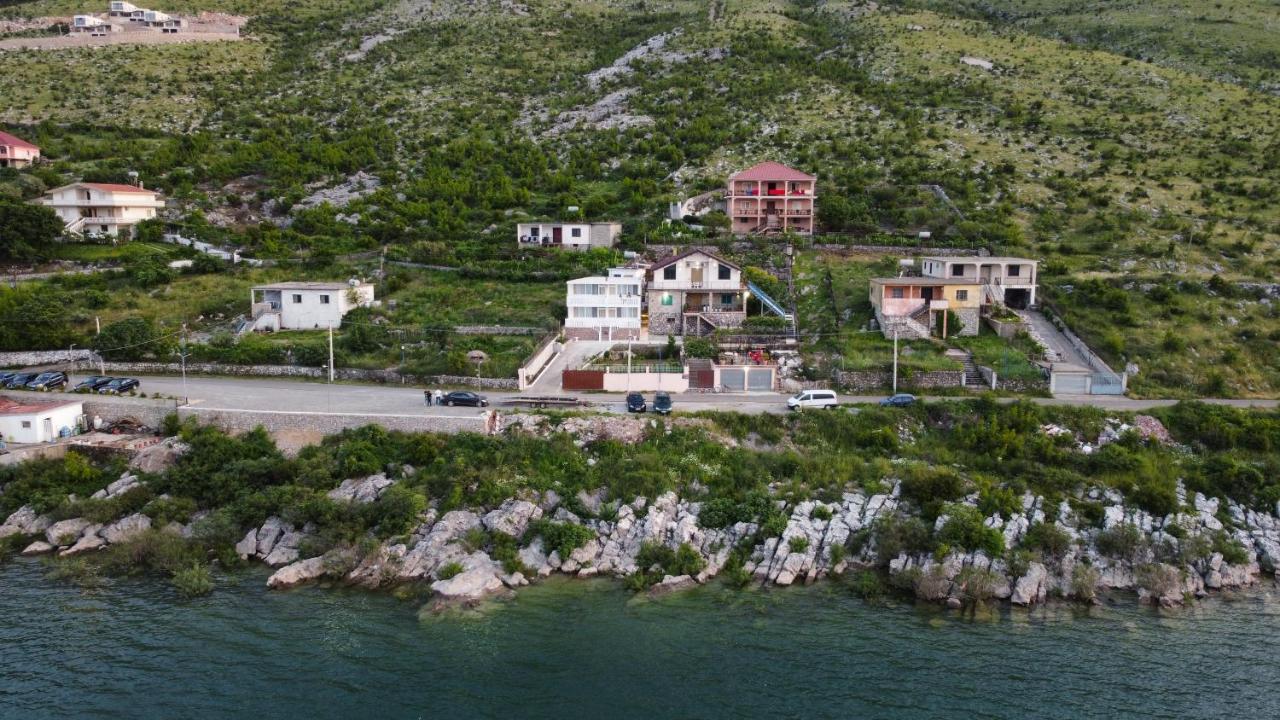 Affittacamere Lakefront House *