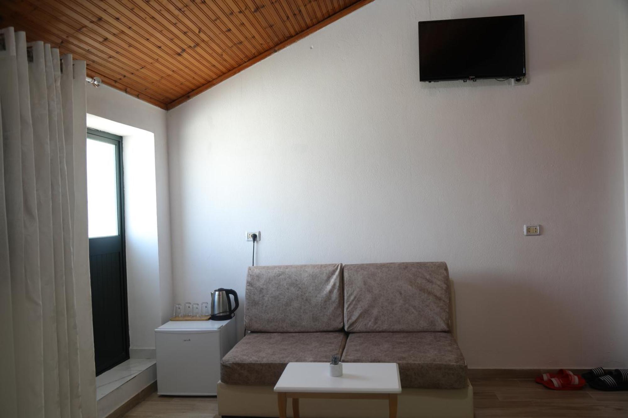 Pensión Lakefront House