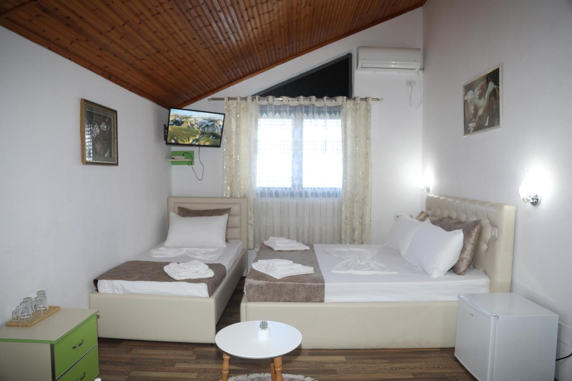 Pensión Lakefront House