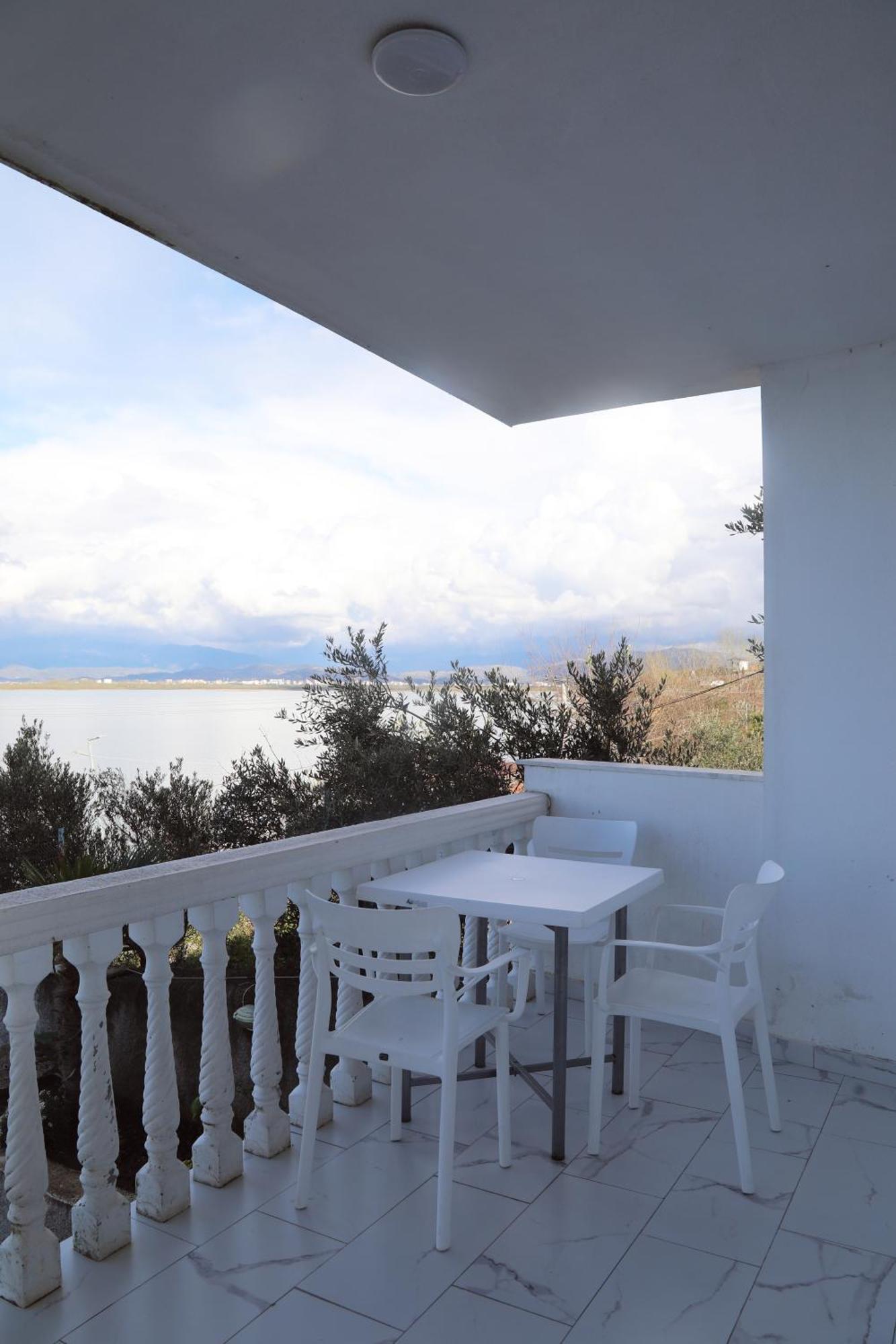 Lakefront House Affittacamere Široka